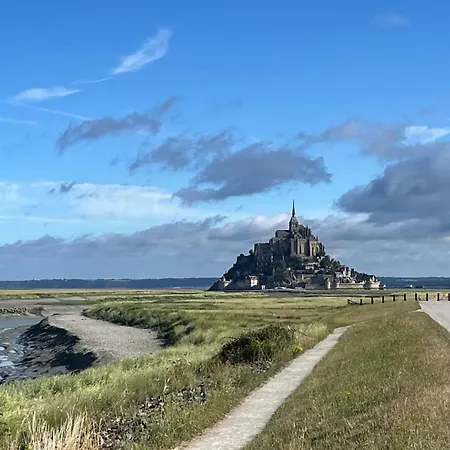 Le Repere Du Gerfaut - Sur La Route Du Mont-st-michel * Céaux
